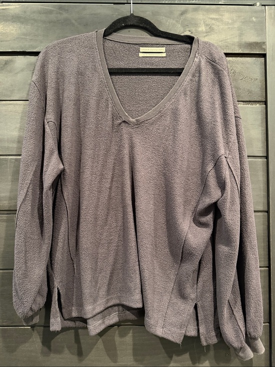 Sweaters - Urban Outfitters V-Neck Pullover Sweater